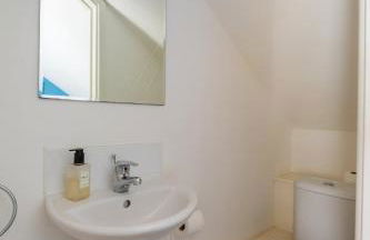 Riverside Bothy In Heart of Scenic Harbour Village - Photo 14