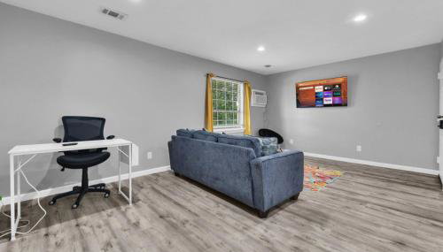Easygoing 1BR Retreat near Dining and Fun Spots - Foto 3