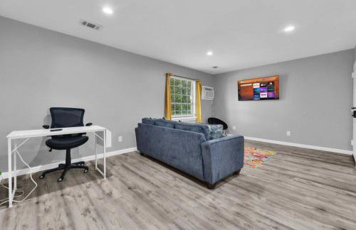 Easygoing 1BR Retreat near Dining and Fun Spots - Foto 3
