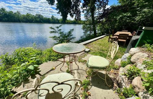Charming & Whimsical Historic River Home - Photo 8