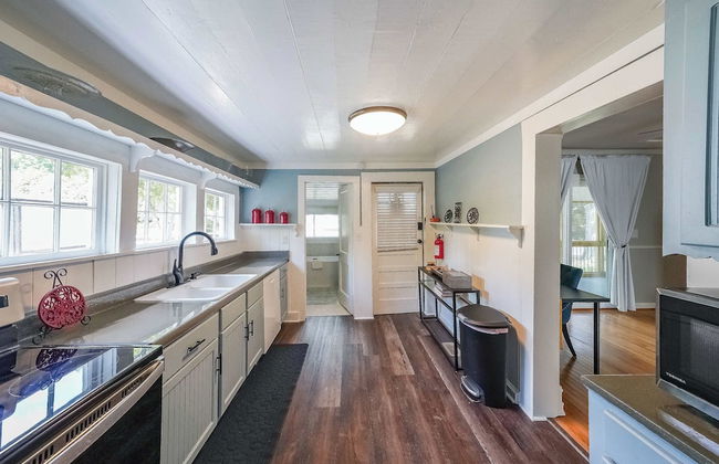 Kennesaw Cottage - Photo 9