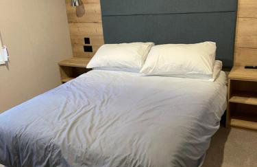 Chichester Lakeside Holiday Park Lakefront Lodge - Foto 24