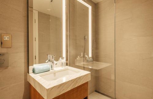 LUXURY 3 Bed 3 Bath Apartment in Central London - Photo 32
