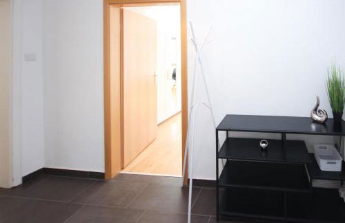 ALFA Apartment Stuttgart Mitte 2 Zimmer City-Lage Berliner Platz Balkon Netflix Küche WM l 2BR 5 Beds 6 People l Fully equipped Kitchen & Bathroom - Foto 28
