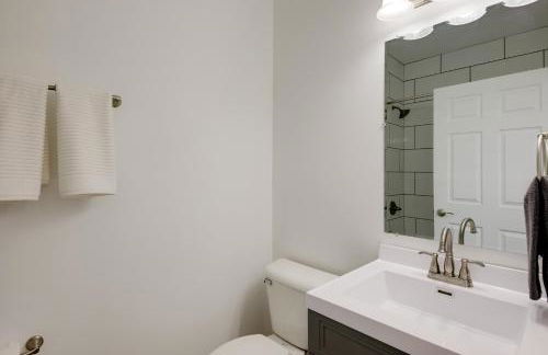 Modern Family Home in Mason with Backyard and Fire Pit - Foto 19