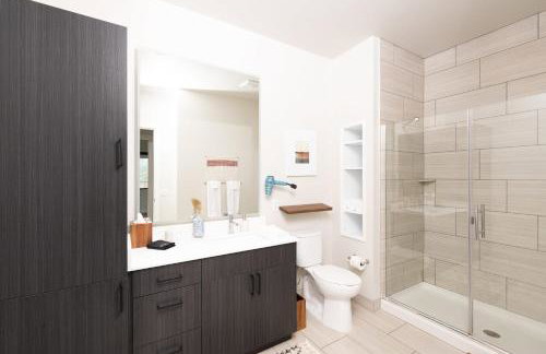 East Side Luxury 1BR Apt - Near Brady St with Balcony and Lounge - Foto 9