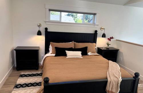 Custom Built Cottage in Downtown with Pool - Foto 7