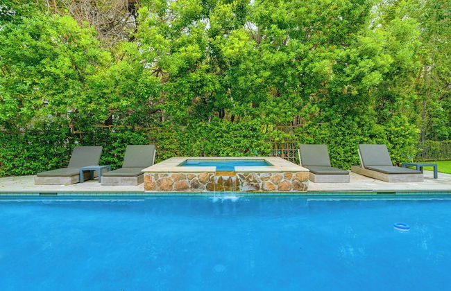 Carolwood - Modern Tuscan Villa With Rolling Lawns and Loggia in Holmby Hills - Photo 57