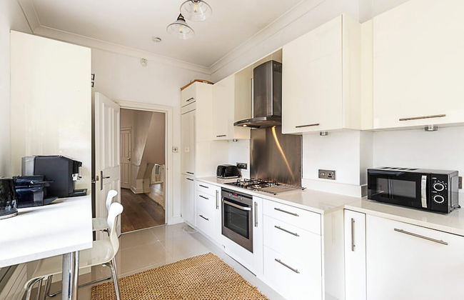 Bright Home Near Little Venice - Photo 11