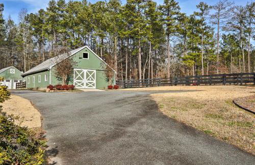 Secluded Acworth Mansion with Pool and Game Room! - Foto 37