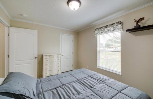 Efficiently Equipped Lewis Home Deck and Gas Grill! - Foto 19