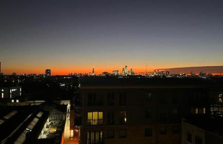 Sunset Heights Bright 2BR with City Views and Free Parking - Foto 7