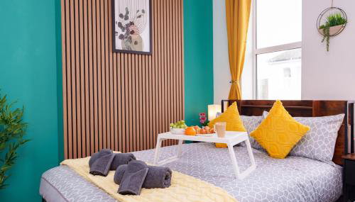 Stylish 3 Bedroom Sea View Apartment -Free Parking- Sleeps 9 - Foto 1