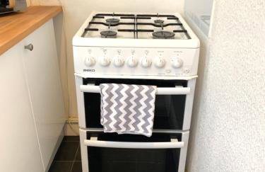 Cosy Wirral home near Liverpool with Free Parking! - Photo 23