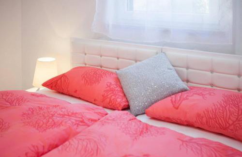 La Perla Apartments - Photo 16