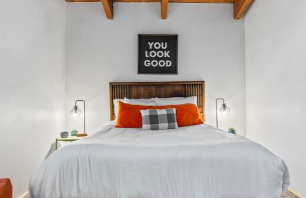 Scenic North Shore Stay w Games Near Snow Summit Lakeview Lodge by AvantStay - Foto 23