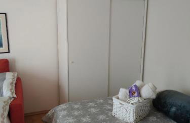 Plesivica Hillside Holiday Home With Hot -tub - Foto 40