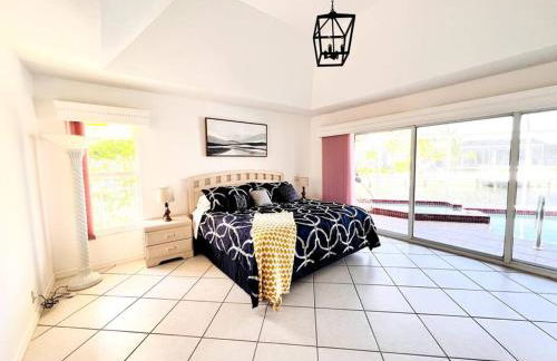 Waterfront Home With Heated Pool/Jacuzzi and only 1mile to beach - Foto 15