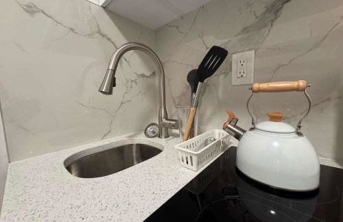 Room in Chelsea 2 with Kitchen - Shared Bathroom -5th Floor Walk-UP - Foto 17