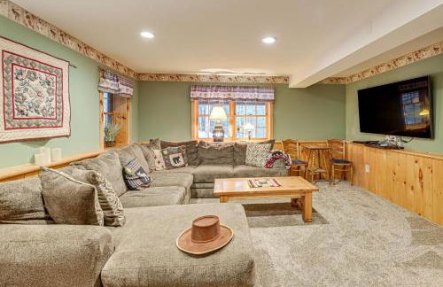 On-Site Pond and Trails Lake Luzerne Cabin - Foto 4