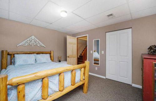 Lakeside Getaway with Hot Tub - Foto 16