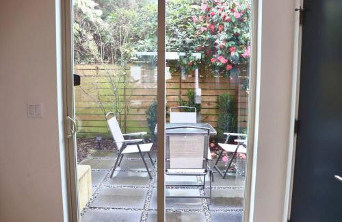 Entire Stunning Townhouse 3br/2.5ba w Parking - Foto 5