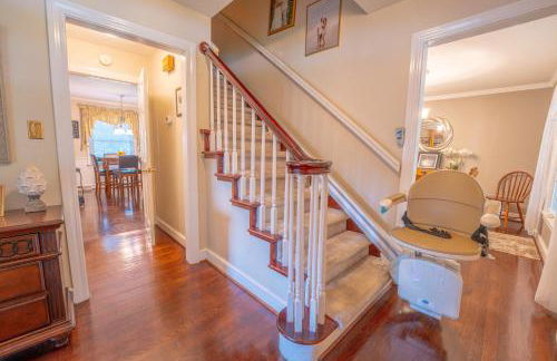 Martinsville Gem - Fireplace, Pets, Near the Park - Foto 9