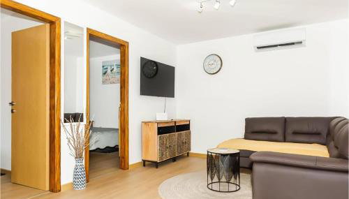 2 Bedroom Awesome Home In Desne - Foto 3