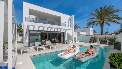 VACATION MARBELLA I Villa Marbesa White Pearl, Two Private Pools, 3min walk to the Beach, Fastest WiFi, Built in 2024 - Photo 4
