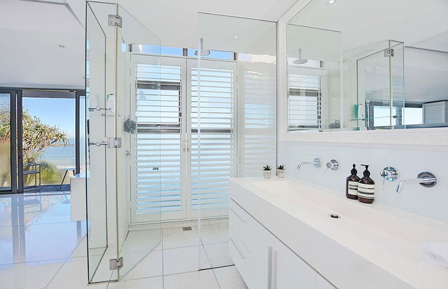 Villa Bleu Blanc in Camps Bay With Pool and Views - Foto 16