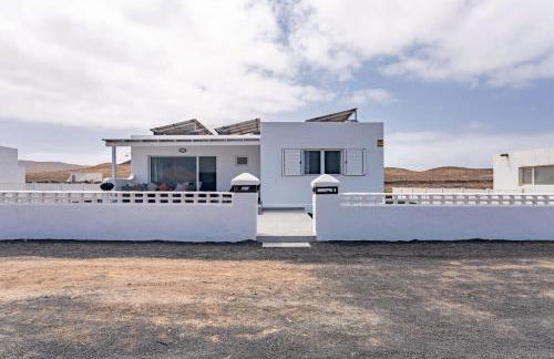 Casita San Juan, near Famara Beach, Surf, Kite, Hike - Photo 19