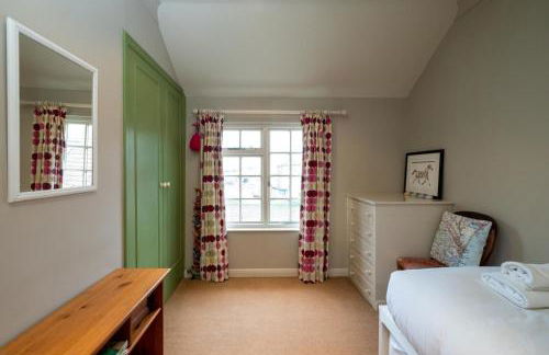 3 The Coastguards, Thorpeness - Only a stones throw from the Beach and very close to famous boating Meare, Country Club and Golf Club - Aldeburgh Coastal Cottages - Foto 32