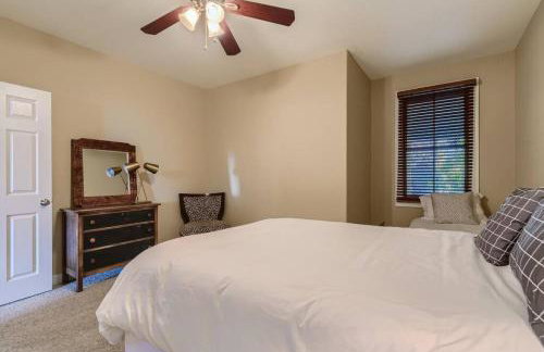 Warm Suburban 3BR Townhome near DT - Foto 14