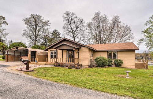 Kayaks and Boat Dock Waterfront Home in Grove - Foto 2