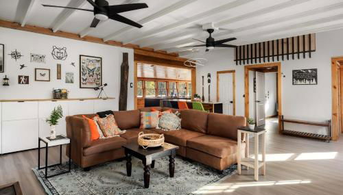 Riverfront w Deck Grill Fire pit & Climbing Wall - Photo 2