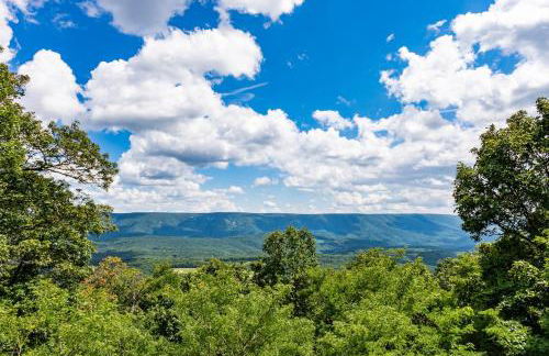 Mountain cabin w hot tub & deck views - Photo 16