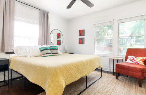 Enchanting 3BR Cottage Close to Downtown - Foto 14