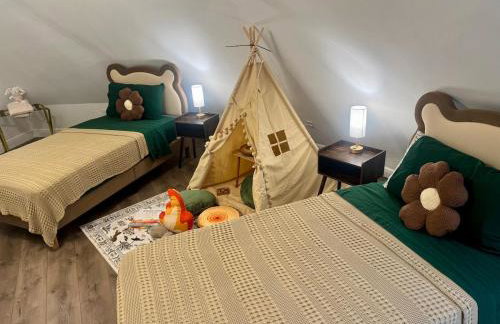 DeLand Dome House- 98 Inch TV - Open Kitchen - Near Bridle Oaks - Photo 46