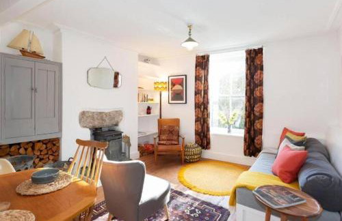 Janies Cottage~ Mousehole~Eclectic Interiors & Vintage Charm - Photo 4