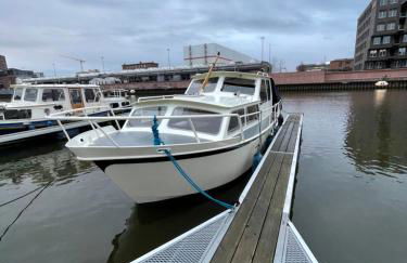 Süsses Motorboot - Bremen Überseestadt - Foto 1