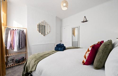 Sunny Seaside Paradise - Sleeps 5 - Photo 35