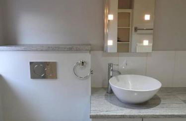 Self Contained - Own Entrance - Foto 12