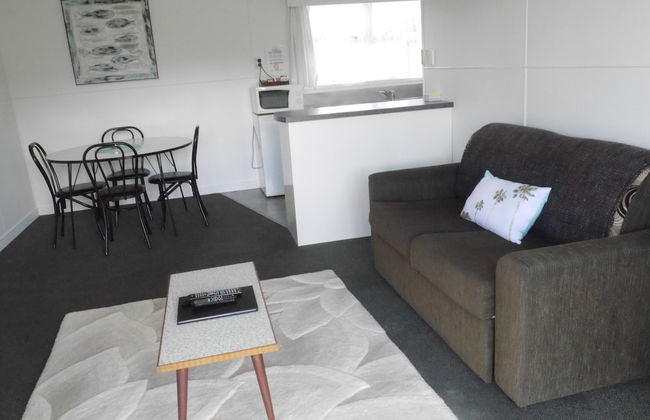 Raglan Palm Beach Motel - Photo 30