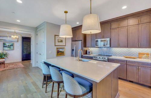 Riverfront Charm by Lucky Savannah - Foto 4