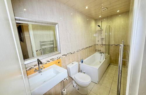 Comfortable 4BR House Ideal for Families & Workers - Foto 23