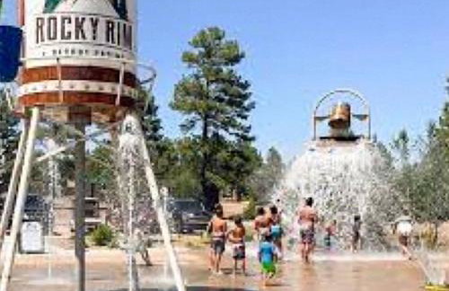 Forest edge, wild mustangs nearby, balcony views By Vacation Your Way - Foto 31