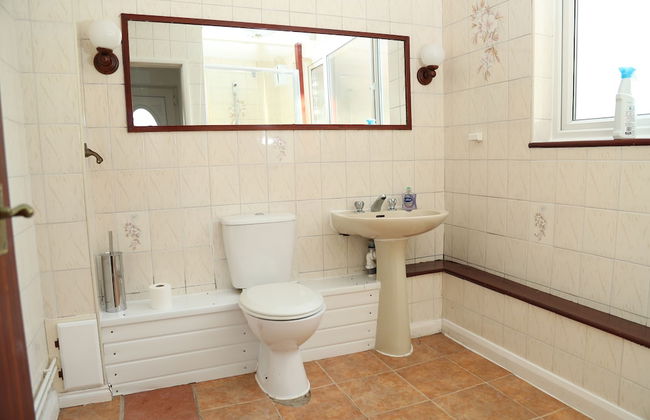 Cosy 3-bed Bungalow NEC Airport Close to Amenities - Foto 10