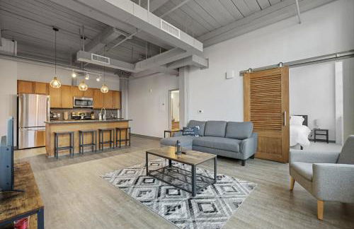 2125 Superior Living - Photo 36