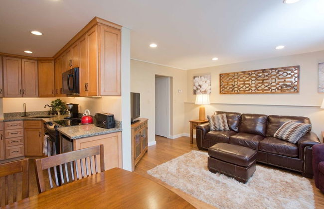 1BR Topnotch Condo - Photo 6