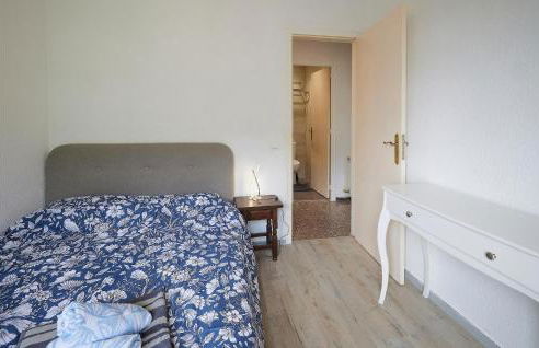 Nice Apartment In Pineda De Mar - Photo 19